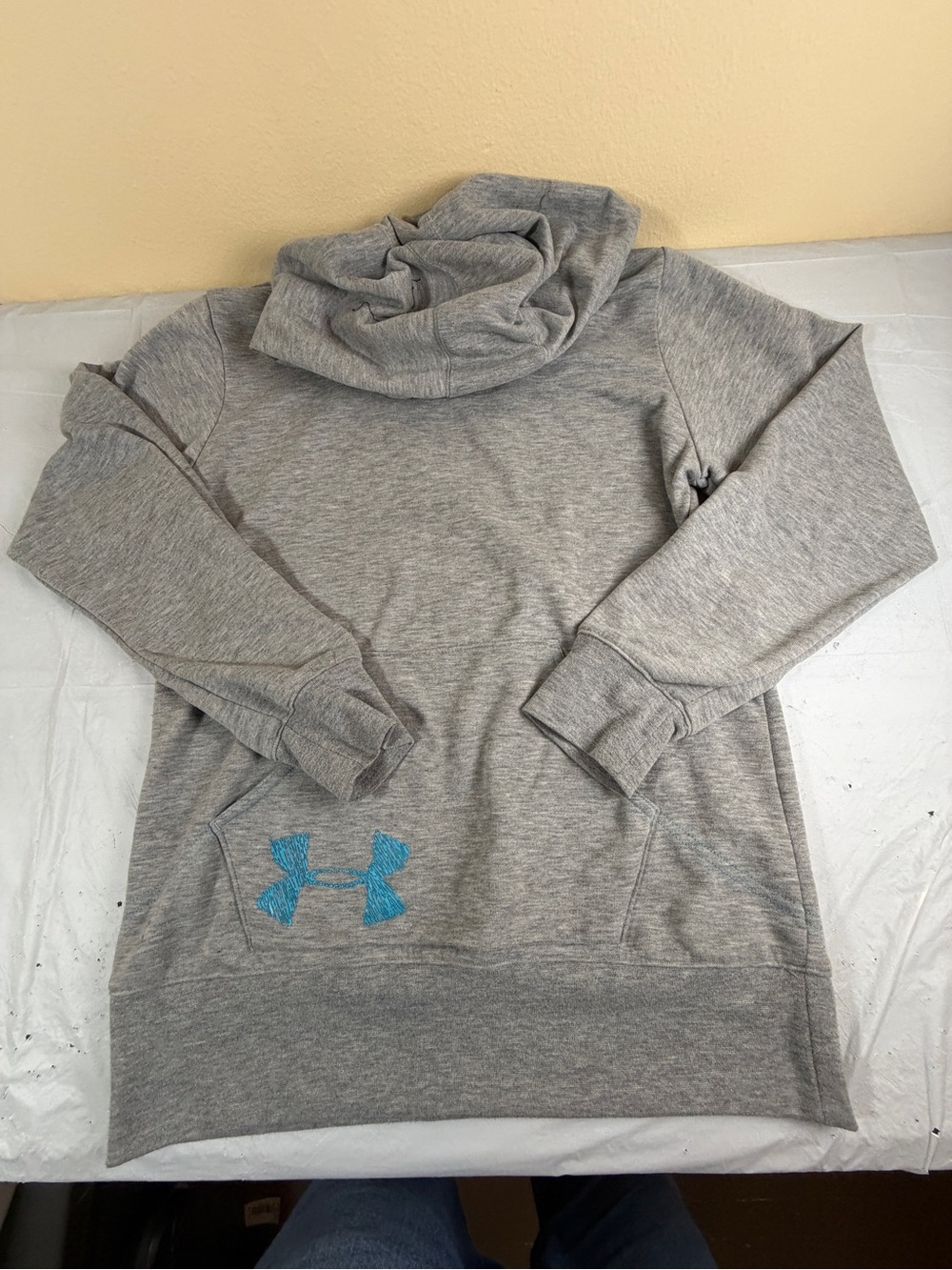 Under Armour Gray Hoodie Sweatshirt with Blue‎ Logo